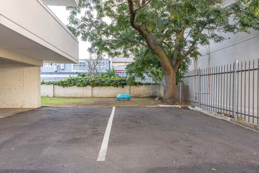1 Bedroom Property for Sale in Sea Point Western Cape